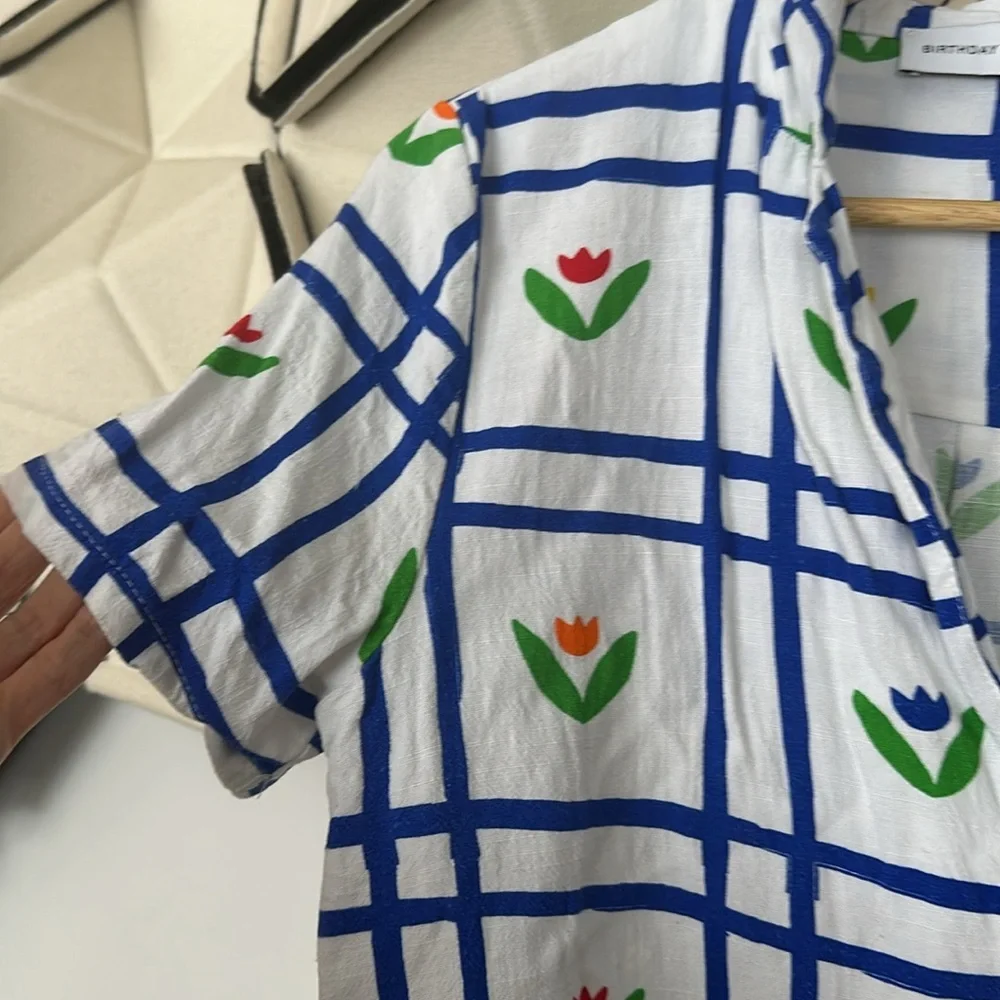 Birthday girls says gah! Lisa says gah size small floral button up top - Picture 3 of 6